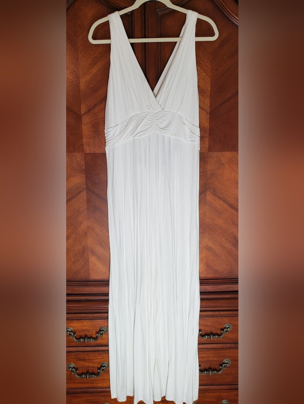 IMAN White Sleeveless V-Neck Maxi Dress